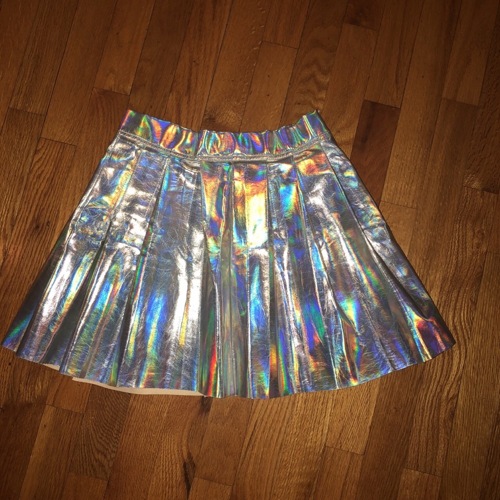 Holographic skirt